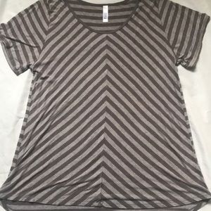 XL LuLaRoe Classic T